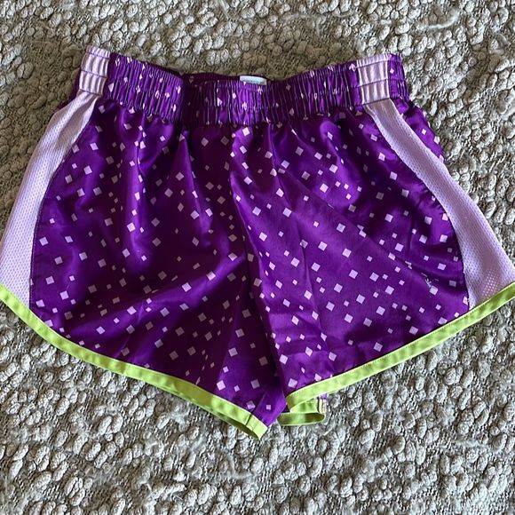 Girls Danskins Now Lined Running Shorts. Size Large - Picture 1 of 4